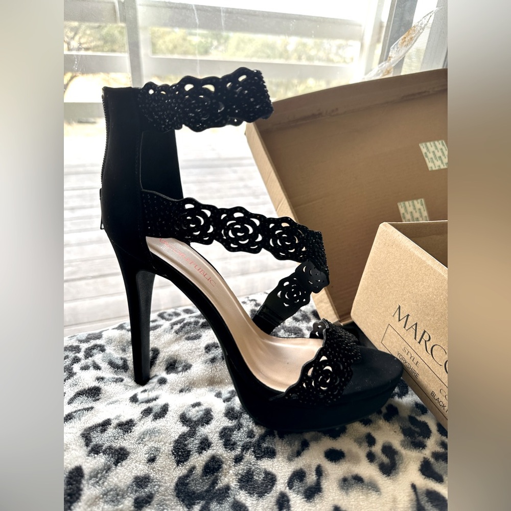 marcorepublic size 8.5 , 4.2-5 in heel , never worn still in box . Black flower